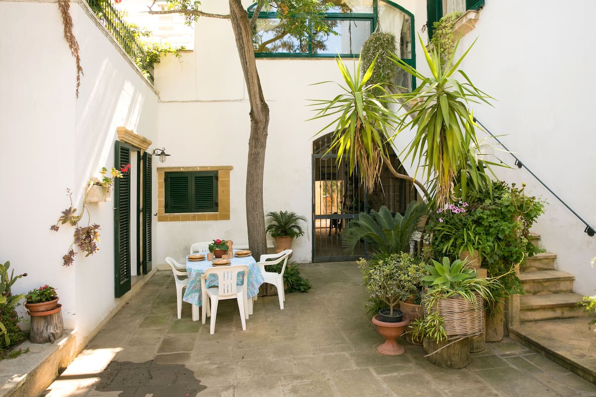 Deluxe Apartment, 1 Bedroom, Kitchen | Courtyard view