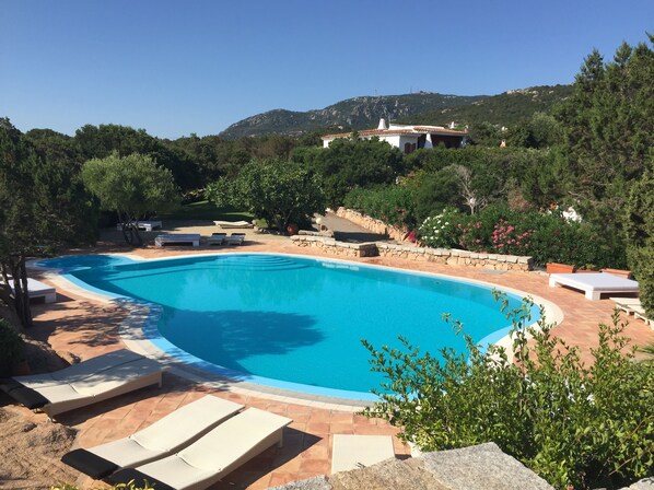 Piscine extérieure (ouverte en saison)