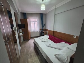Bureau, accès au Wi-Fi (inclus), literie fournie
