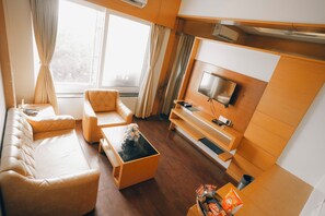 Suite | Living area | Flat-screen TV