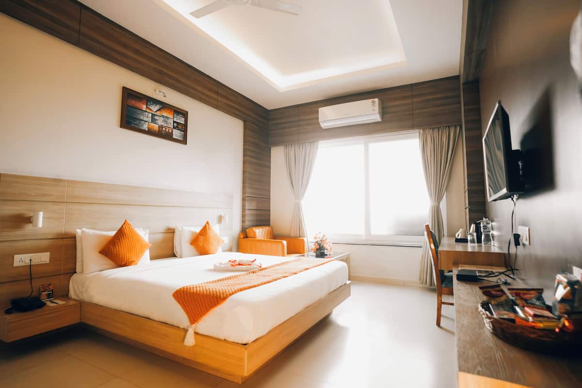 deluxe room | desk, soundproofing, iron/ironing board, rollaway beds