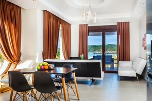 Family Suite 2-Bedroom Sea View | In-room dining - Belohorizonte Fine Accommodation (Kassandra)