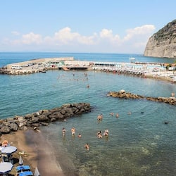Private beach, sun-loungers, beach umbrellas, beach towels