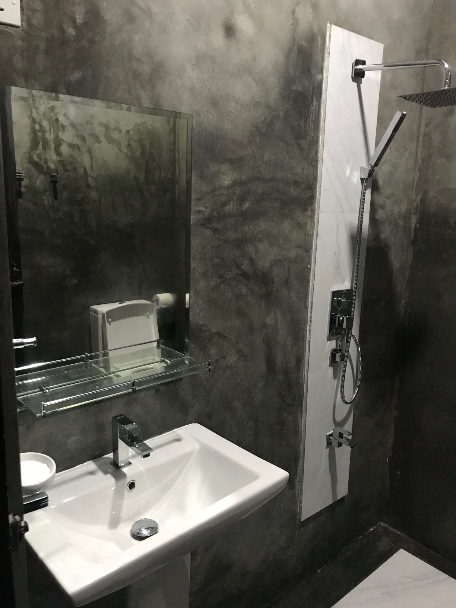 City Duplex, Garden View | Bathroom | Shower, free toiletries, towels