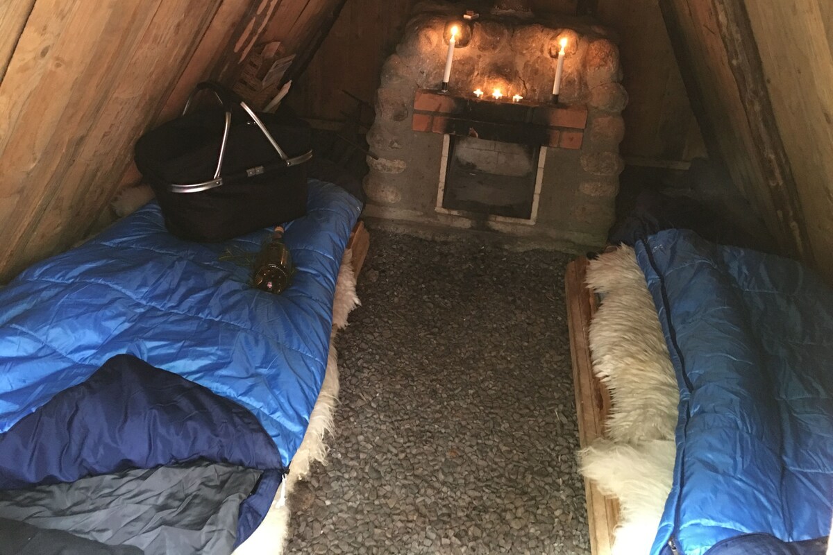 Charcoal Hut (incl. breakfast, sauna & sleeping bag) | Soundproofing