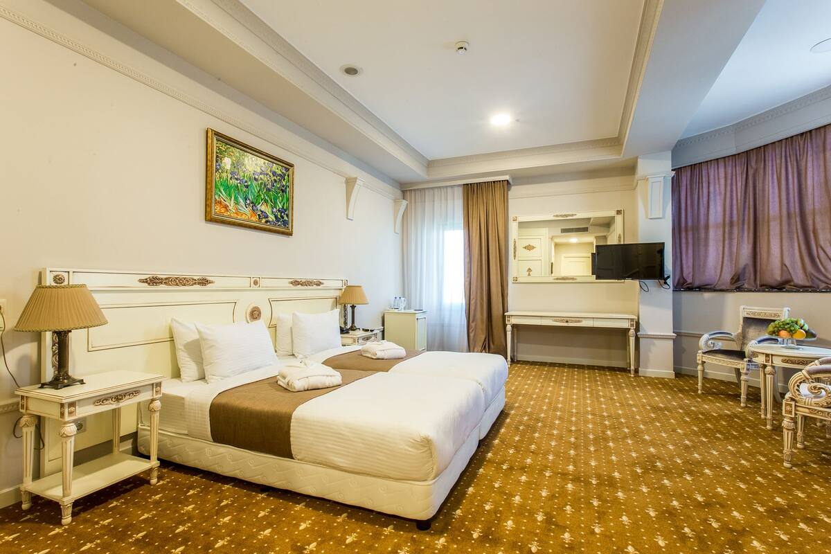 Minibar, in-room safe, desk, iron/ironing board (on request)