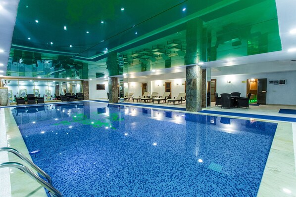 室内游泳池，室外游泳池