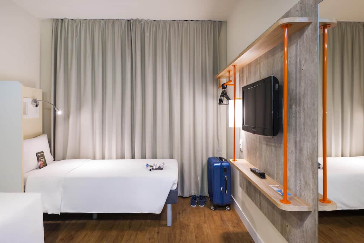 Standard Twin Room, 2 Twin Beds | Desk, laptop workspace, blackout drapes, free WiFi