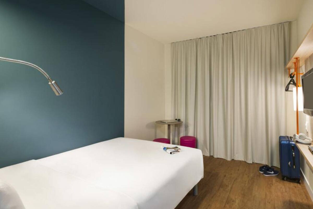 Standard Room, 1 Double Bed | Desk, laptop workspace, blackout curtains, free WiFi