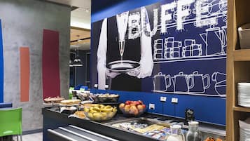 Café da manhã com buffet diário (BRL 50 por pessoa)