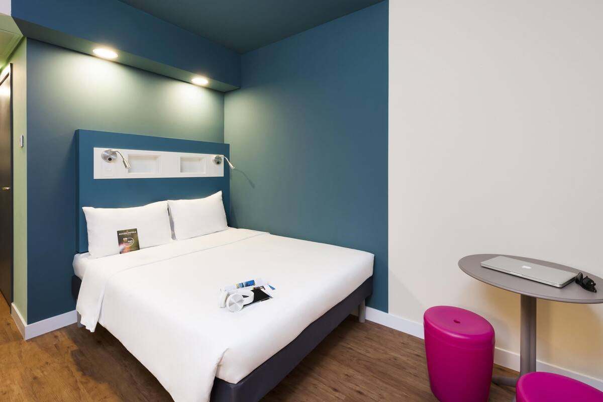 Standard Room, 1 Double Bed | Desk, laptop workspace, blackout drapes, free WiFi
