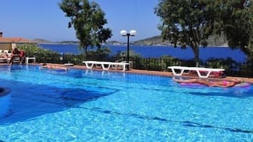 Seasonal outdoor pool, pool umbrellas, sun loungers