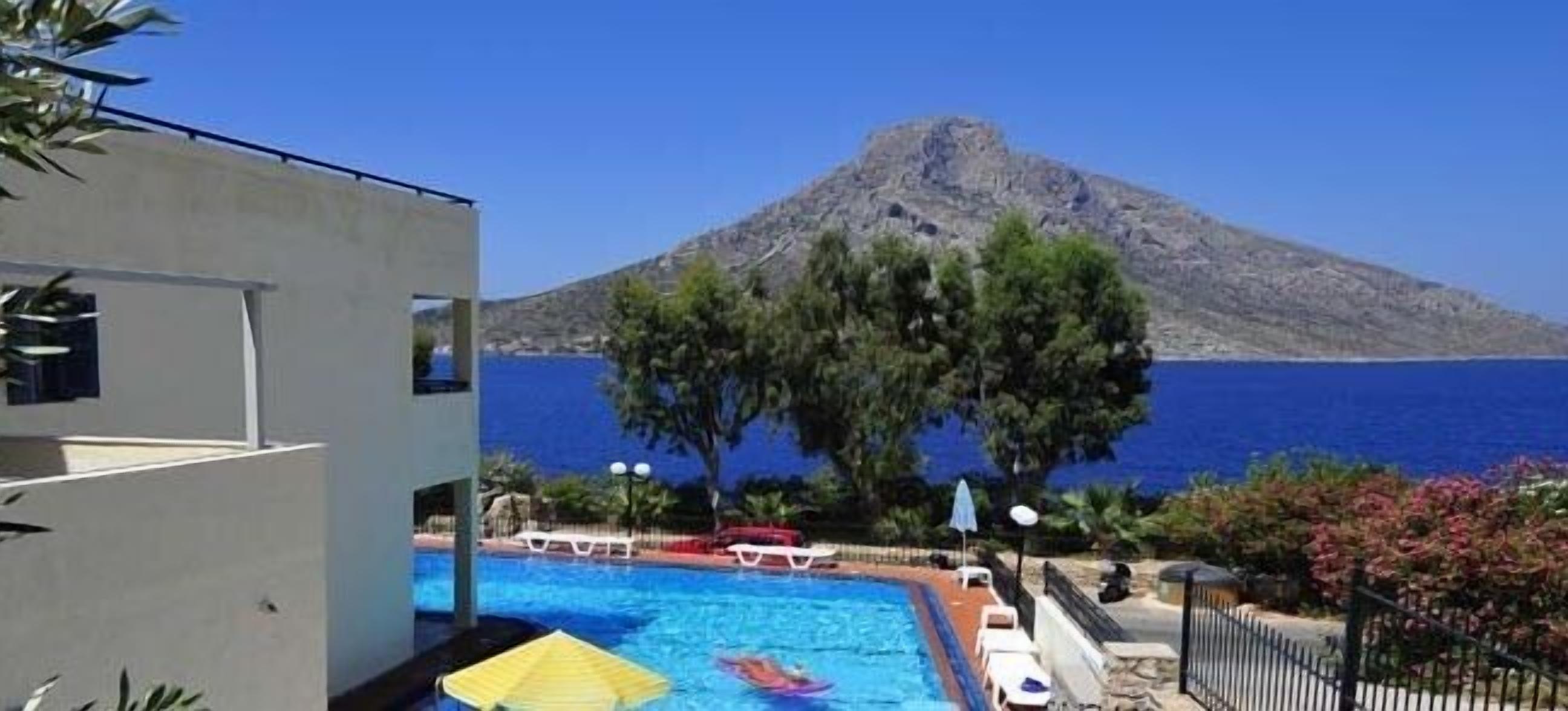 Seasonal outdoor pool, pool umbrellas, sun loungers