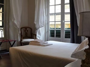 Habitación doble, baño privado | Ropa de cama de alta calidad y wifi gratis