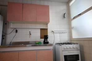 Apartamento | Cozinha privada | Geladeira, micro-ondas (mediante solicitação)