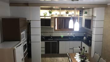 Fridge, microwave, stovetop, cookware/dishes/utensils