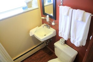 Ducha, artículos de tocador gratuitos, secador de pelo, toallas