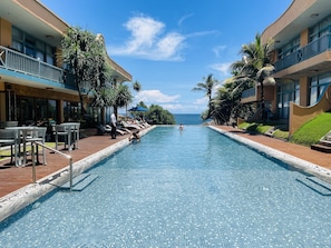 Outdoor pool, pool loungers - Thaproban Pavilion Waves Unawatuna (Unawatuna)