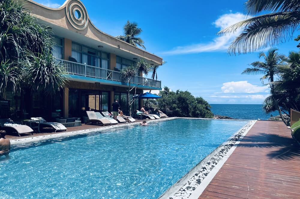Thaproban Pavilion Waves Unawatuna