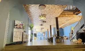 Lobby sitting area - Thaproban Pavilion Waves Unawatuna (Unawatuna)