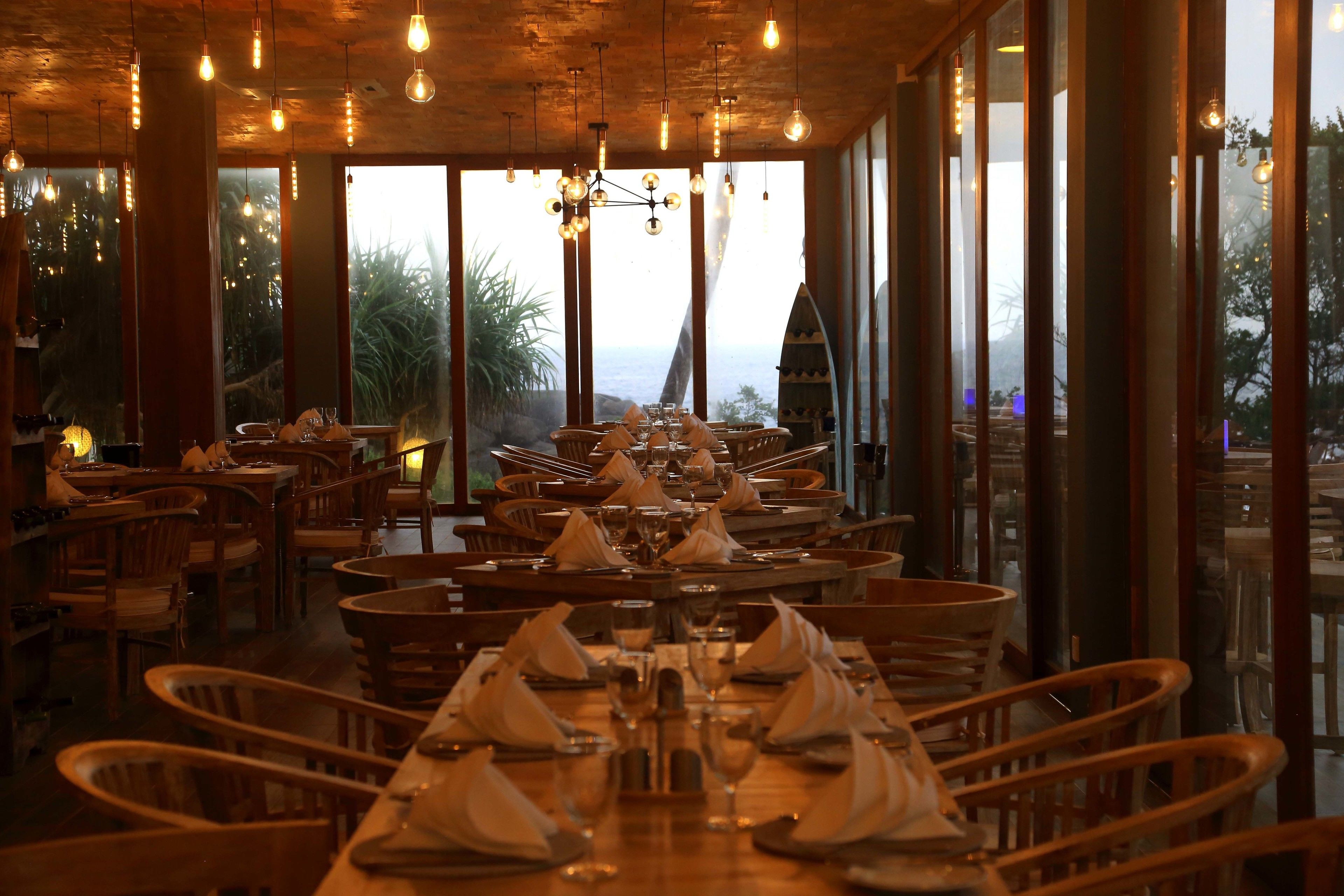 breakfast, lunch, dinner served; international cuisine