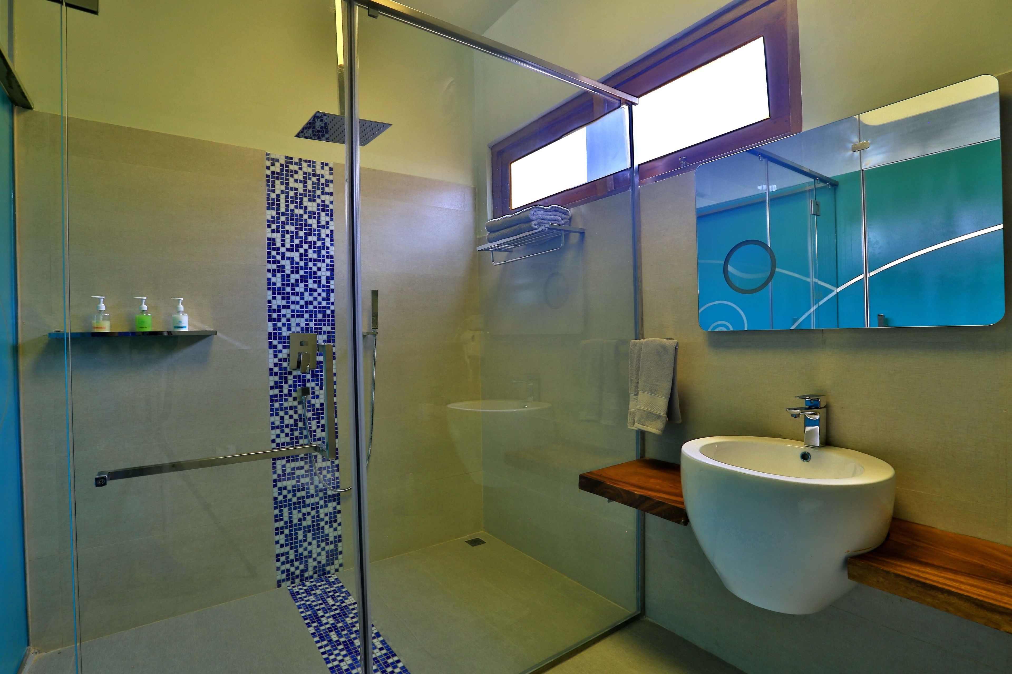 free toiletries, towels