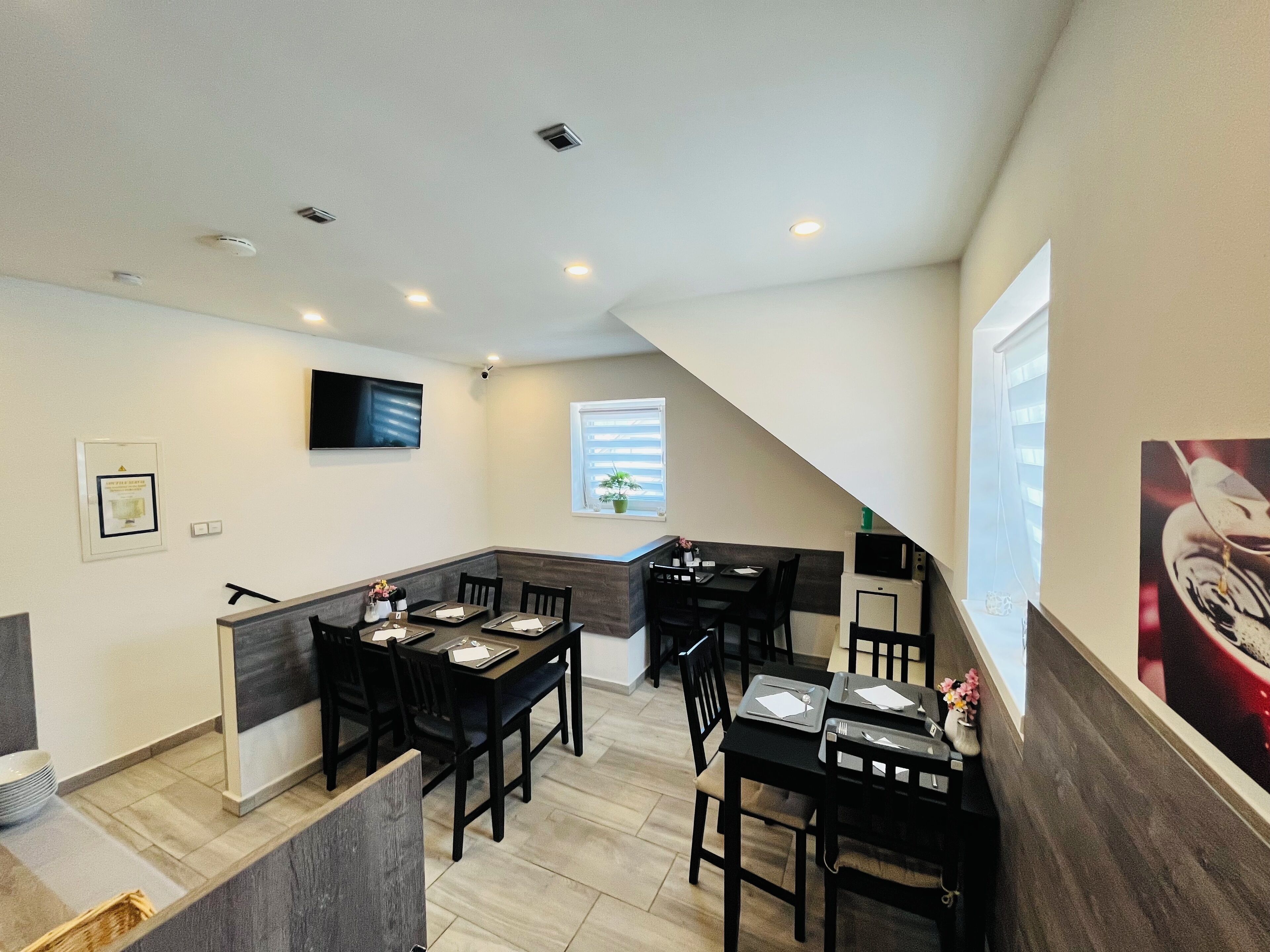 Room, 1 Bedroom, Non Smoking, Mountain View | Desk, rollaway beds, free WiFi, bed sheets