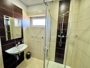 Room, 1 Bedroom, Non Smoking, Mountain View | Bathroom | Shower, hair dryer, towels - Penzion Hornička (Cesky Krumlov)