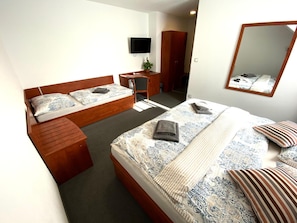 Desk, rollaway beds, free WiFi, bed sheets - Penzion Hornička (Cesky Krumlov)