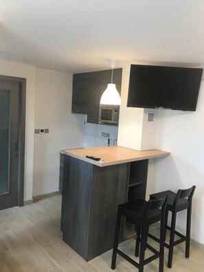 Bureau, lits pliants/supplémentaires, Wi-Fi gratuit, draps fournis