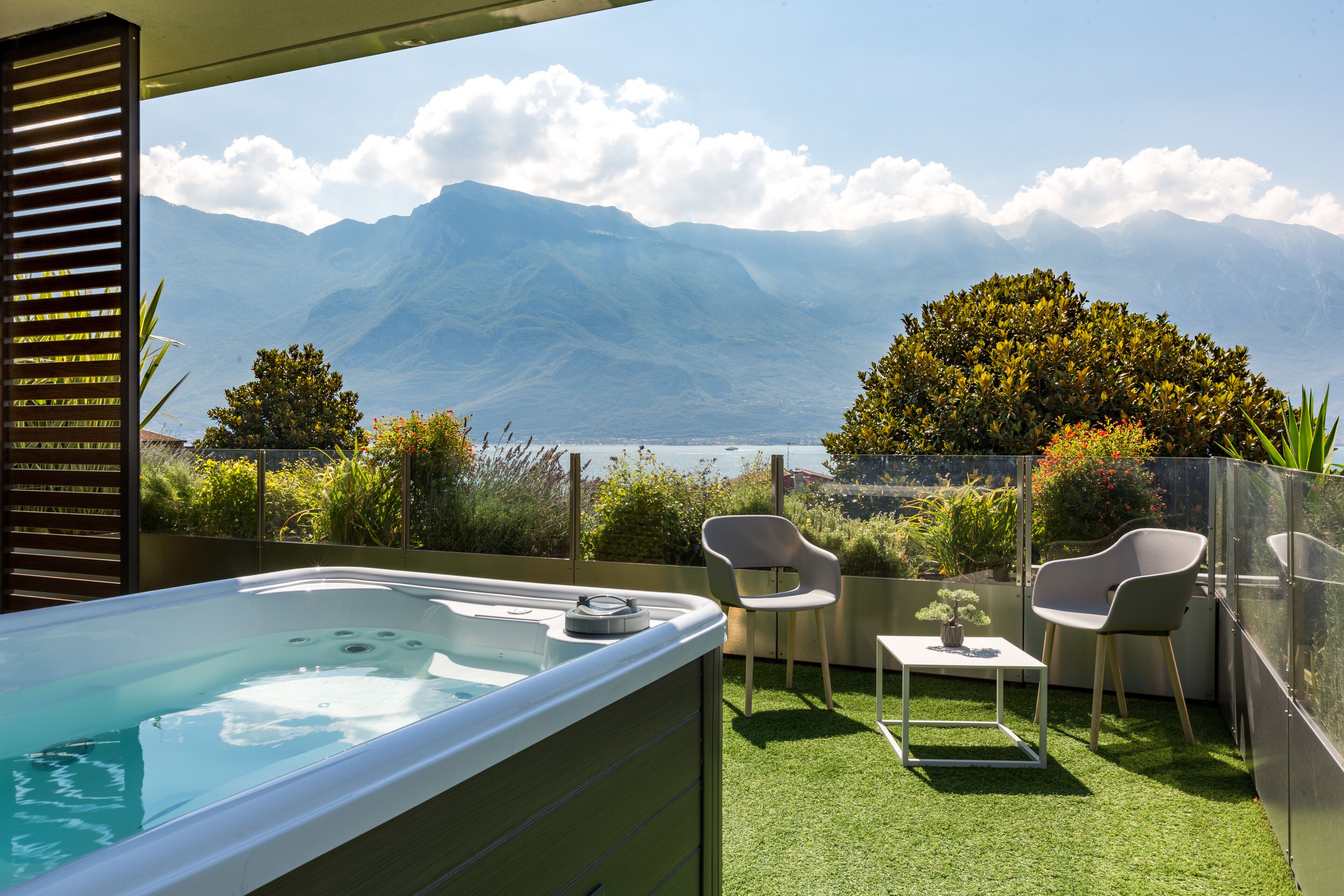 Studio Suite, Hot Tub, Lake View (XL Terrace) | Private pool