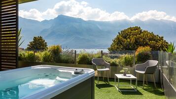 Studio Suite, Hot Tub, Lake View (XL Terrace) | Private pool