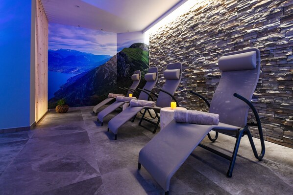 Sauna, steam room