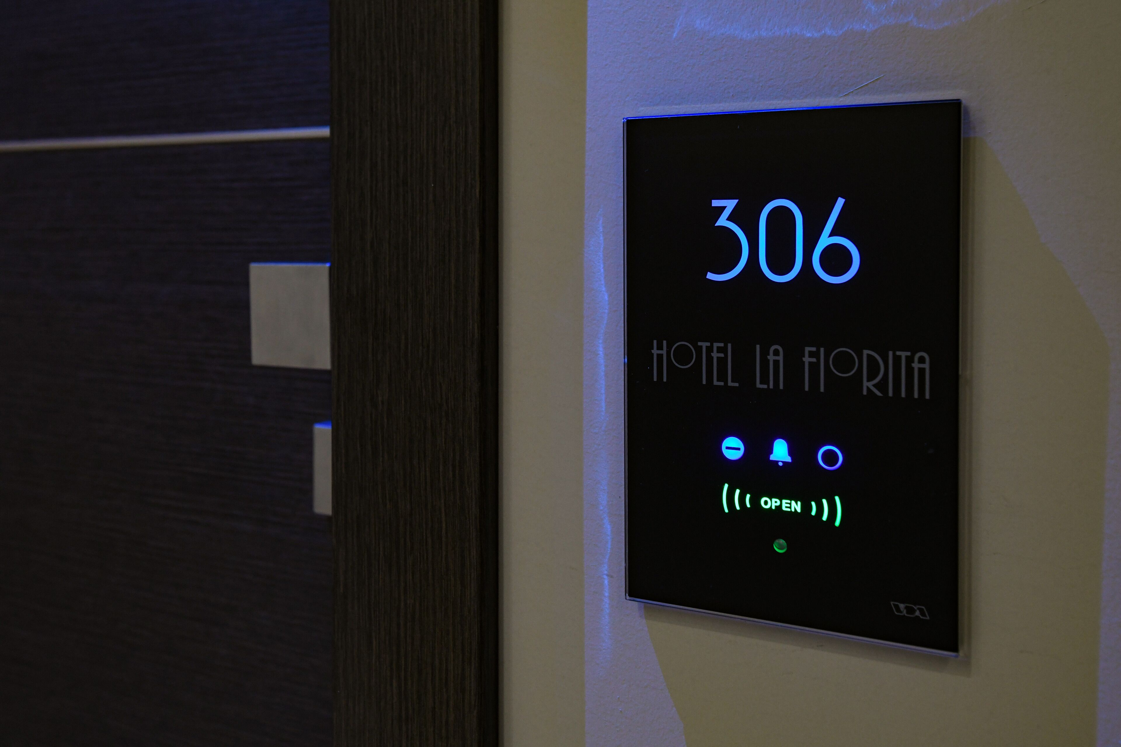 in-room safe, desk, laptop workspace, soundproofing