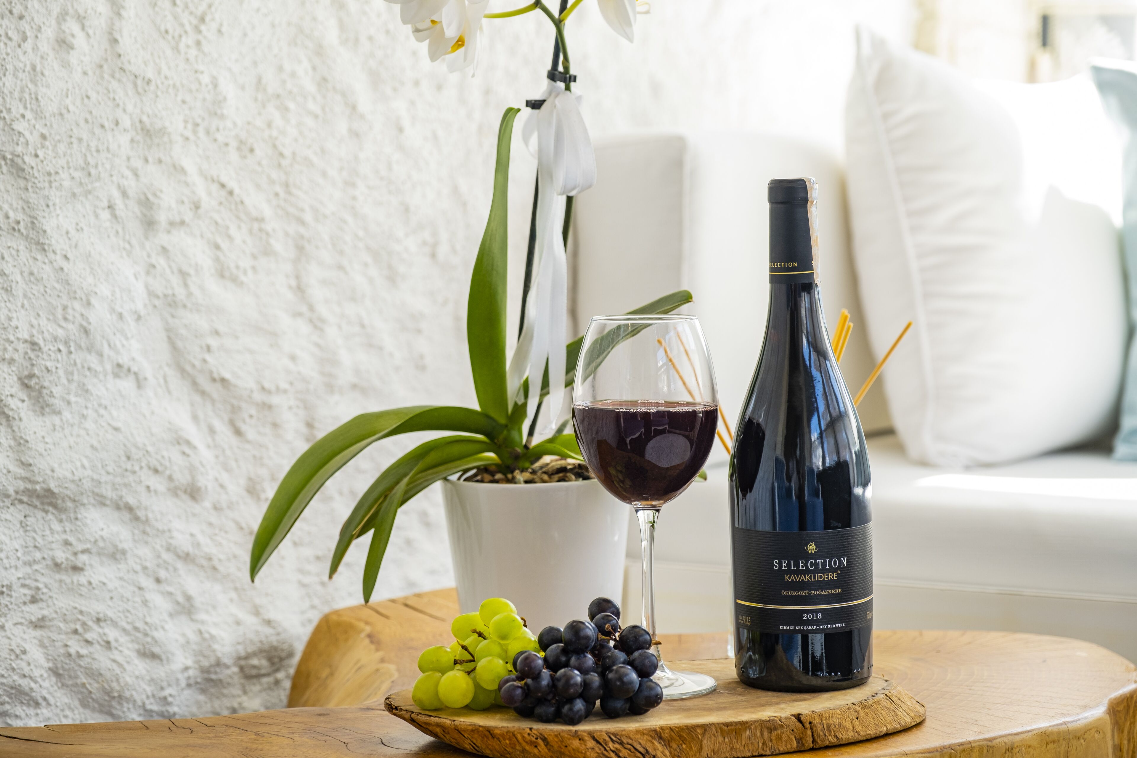 suite with bay window | minibar, soundproofing, iron/ironing board, free wifi