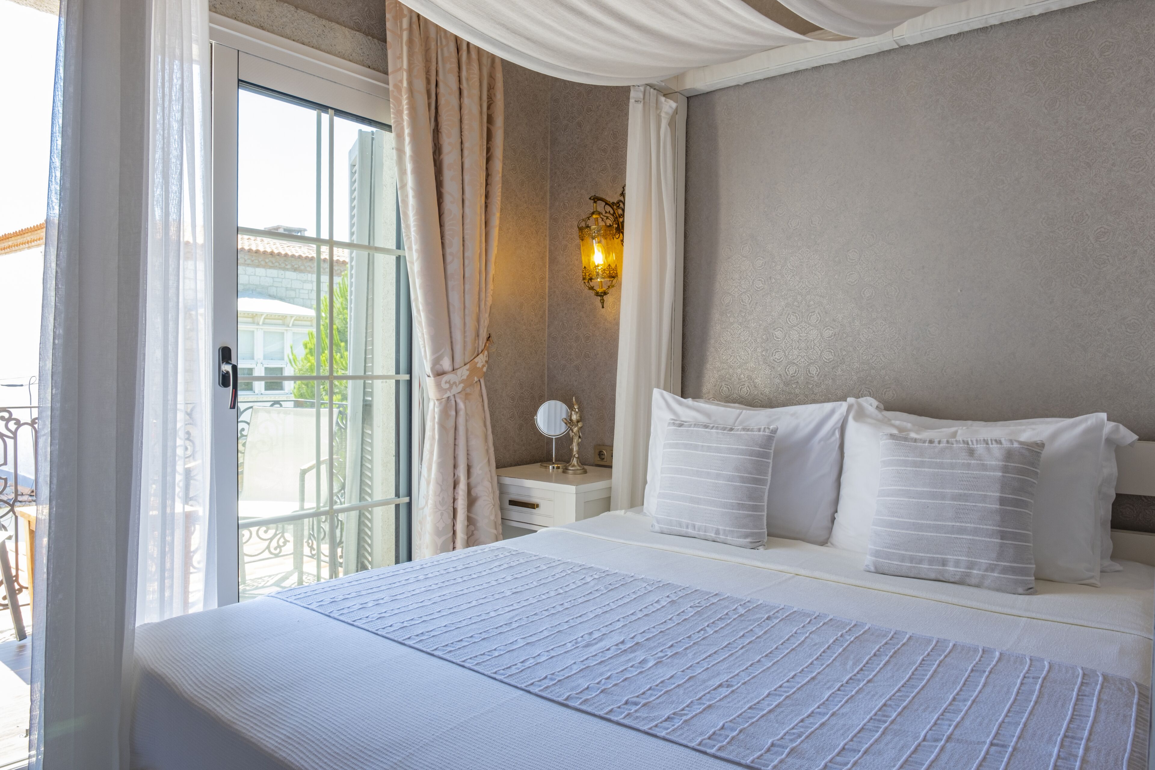 deluxe room, balcony | minibar, soundproofing, iron/ironing board, free wifi