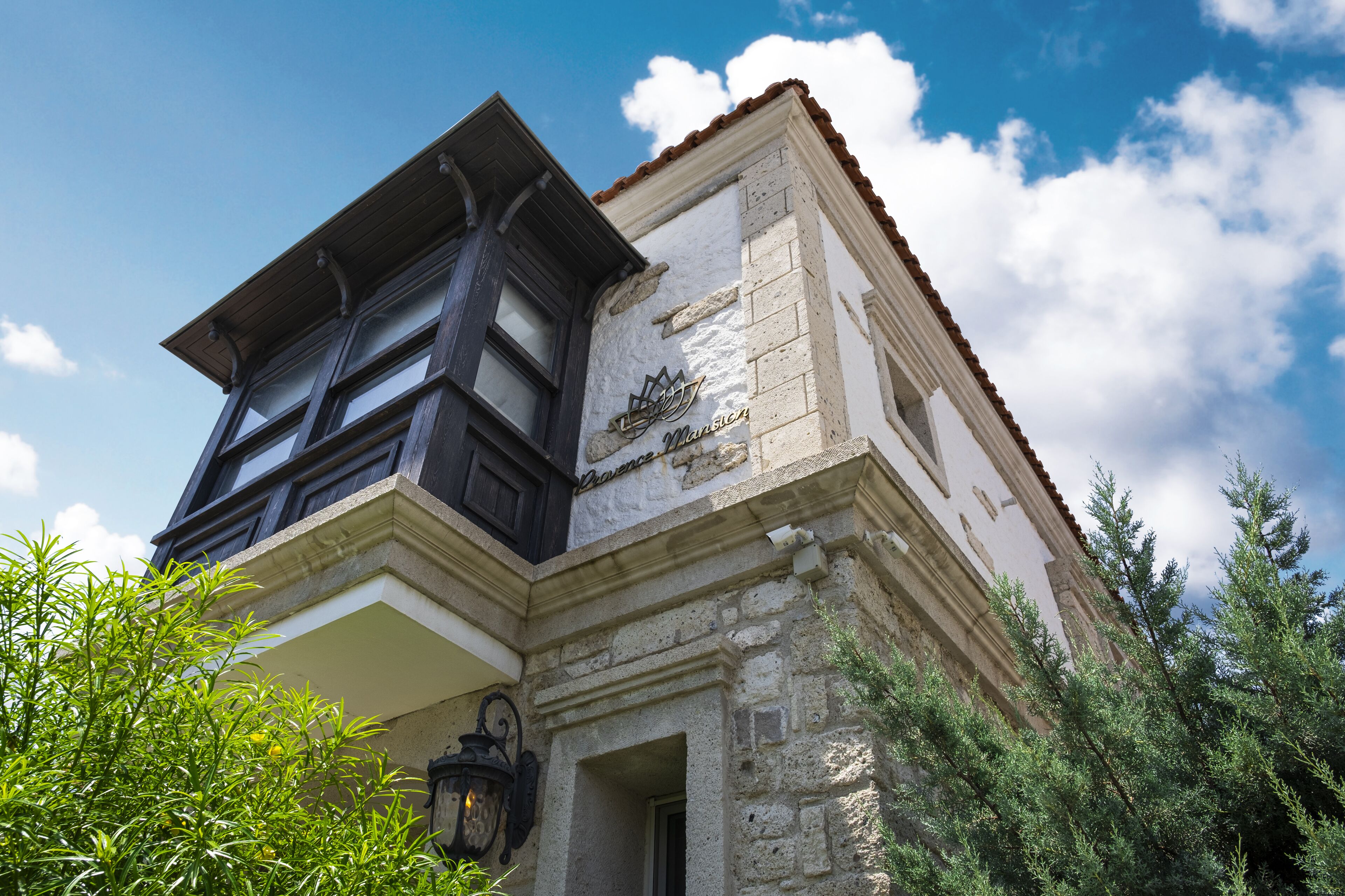 room with bay window | view from room