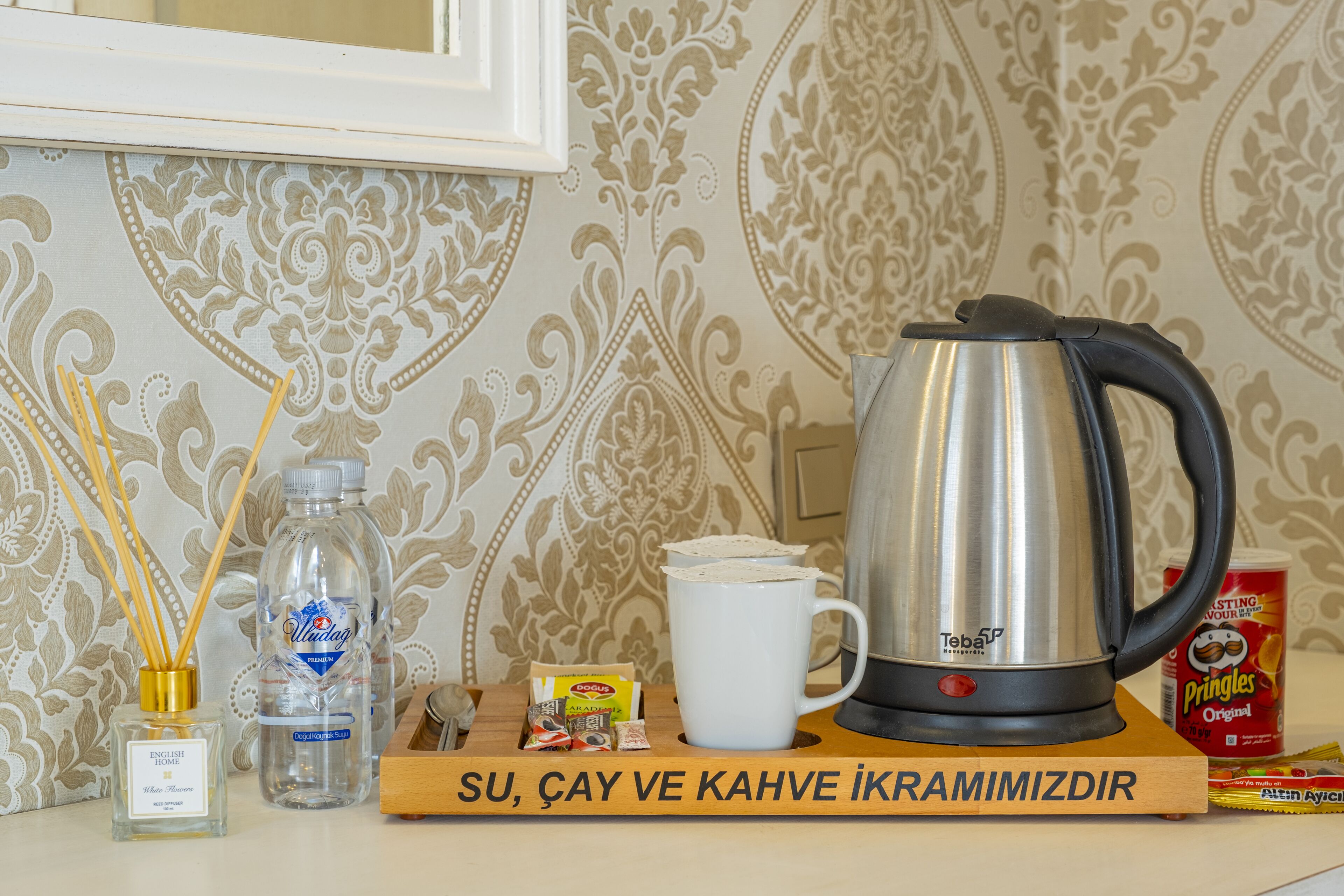 suite with bay window | minibar, soundproofing, iron/ironing board, free wifi