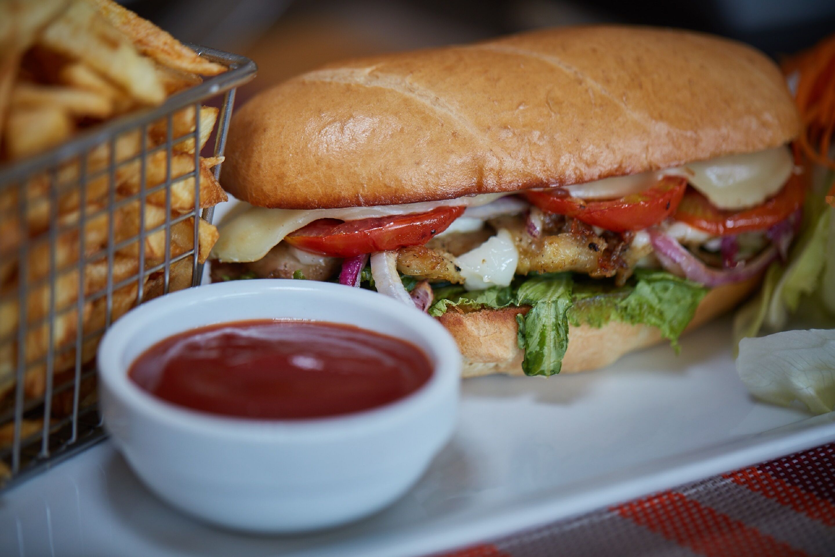 2 restaurants, breakfast, lunch served; local and international cuisine