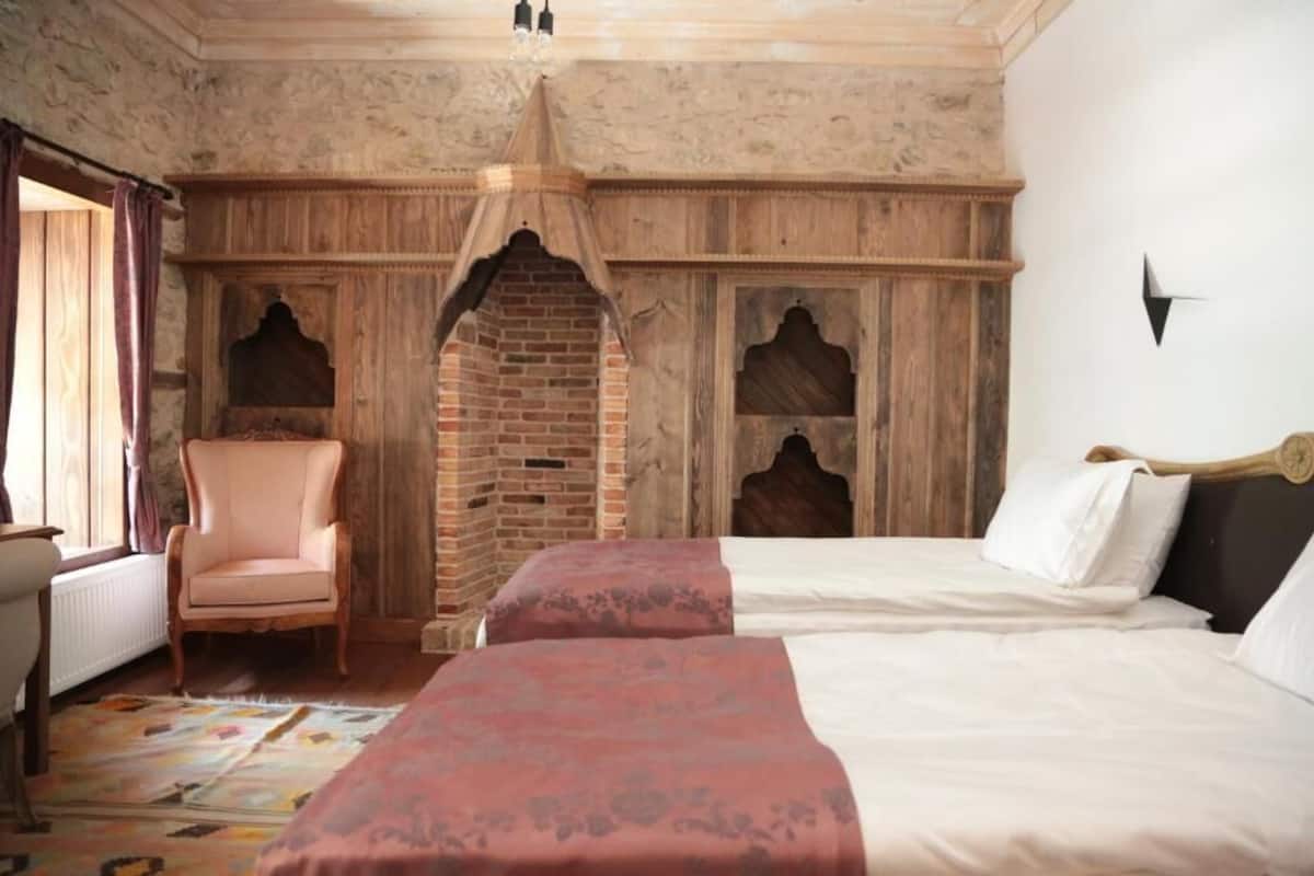 Standard Twin Room | 1 bedroom, minibar, desk, laptop workspace