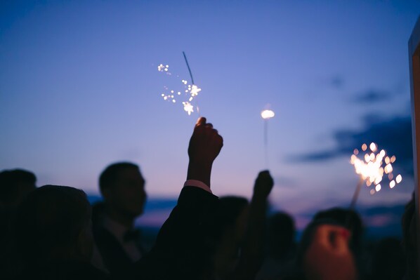 A person holding a sparkler at dusk. - Orbaden Spa & Resort (Vallsta)