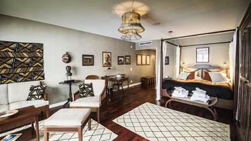 Juniorsvit | BÀddmadrasser, mörklÀggningsgardiner och strykjÀrn/strykbrÀda