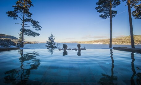 Infinity pool