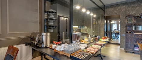 Colazione continentale, servita tutte le mattine (20 GEL a persona)