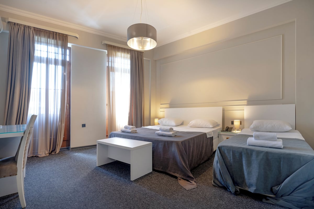 Triple Room with City View | In-room safe, desk, soundproofing, iron/ironing board