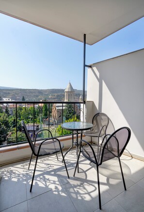 Quadruple Room with Terrace | Terrace/patio - Hotel Piazza (Tbilisi)