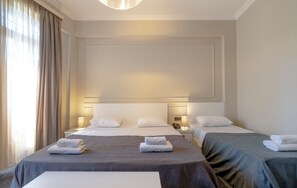 Triple Room with City View | In-room safe, desk, soundproofing, iron/ironing board - Hotel Piazza (Tbilisi)