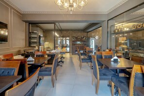 Daily continental breakfast (GEL 20 per person)