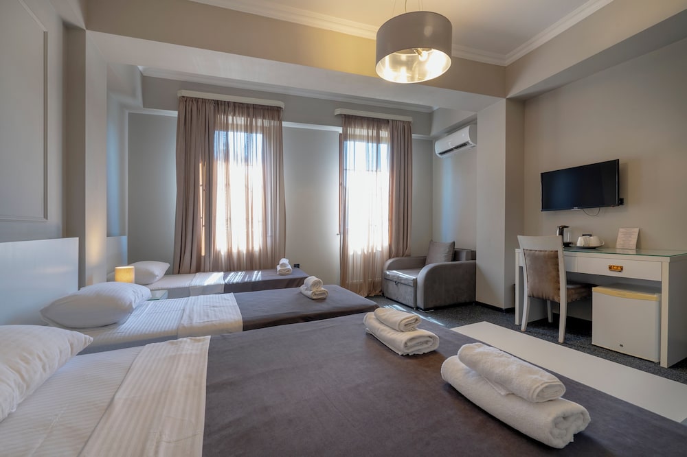 Piazza Hotel