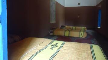 Chambre Quadruple (Taglit) | Minibar, bureau, rideaux occultants, Wi-Fi gratuit